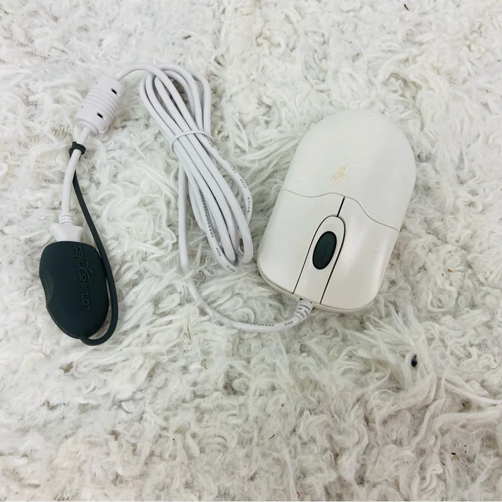 Seal Shield Silver Storm mouse sleek white